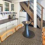 2 Bedroom Stunning In Prázdninový dům Agde